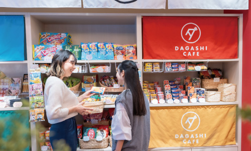 駄菓子カフェ 駄菓子をチョイス